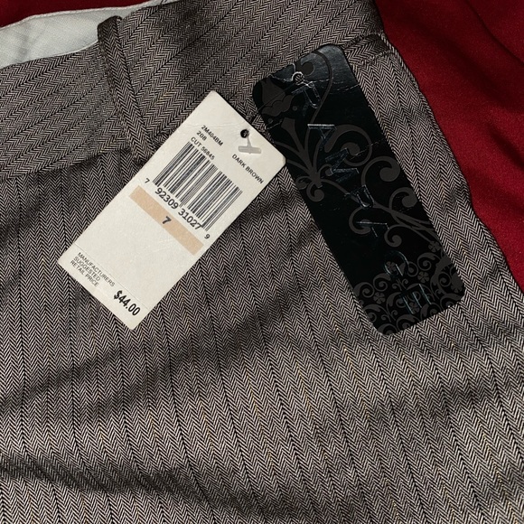 Knee length slacks - Picture 4 of 5